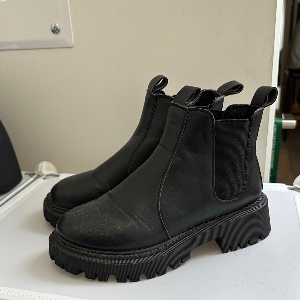 Black Chunky Chelsea Boots